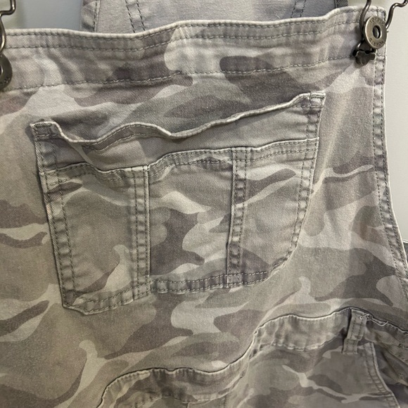 Torrid Camo Short Overalls Size 20 GUC U0817 - Picture 4 of 12